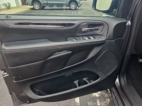 Used 2020 Dodge Grand Caravan SXT w/ Driver Convenience Group FWD image 27