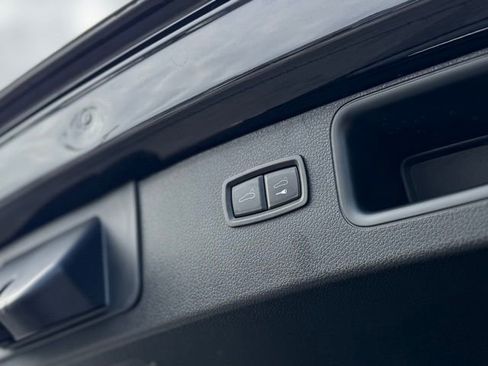 Certified 2025 Porsche Macan image 35