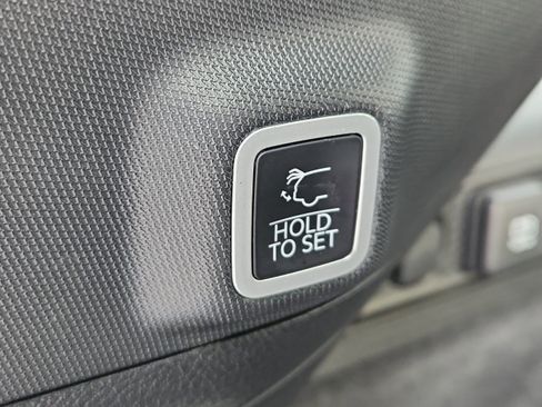 Used 2024 Jeep Grand Cherokee Overland image 30