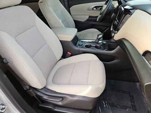 Used 2022 Chevrolet Traverse LS image 21