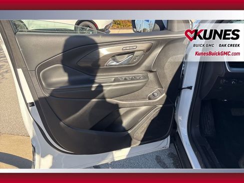 Used 2024 GMC Terrain SLT image 8