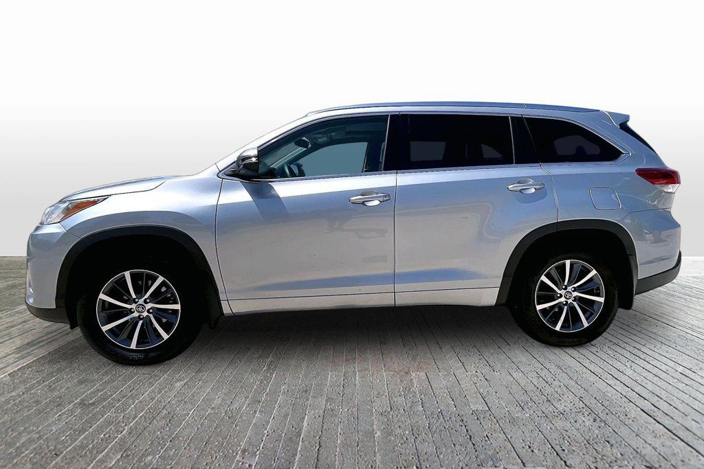 Used 2017 Toyota Highlander XLE AWD/4WD image 4