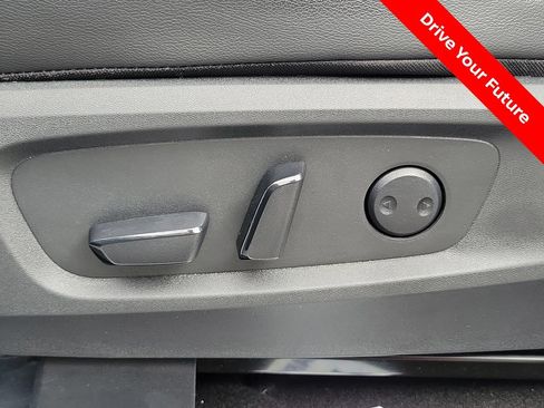 Certified 2025 Nissan Pathfinder SL FWD image 16