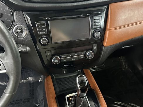 Used 2017 Nissan Rogue SL w/ SL Premium Package image 17