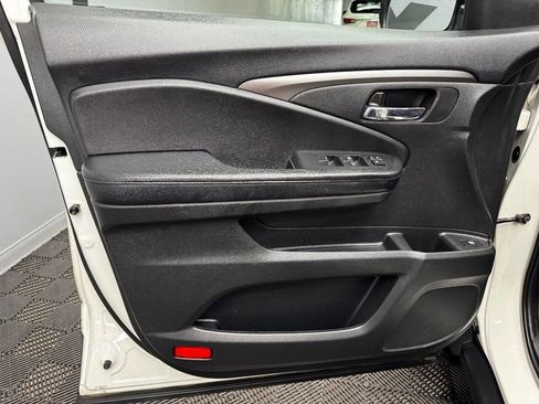 Used 2019 Honda Pilot LX image 37