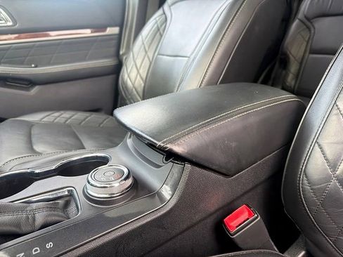 Used 2019 Ford Explorer Platinum AWD/4WD image 30