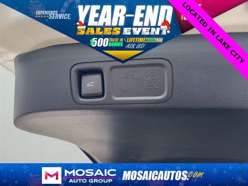 Used 2024 Ford Expedition XLT image 42