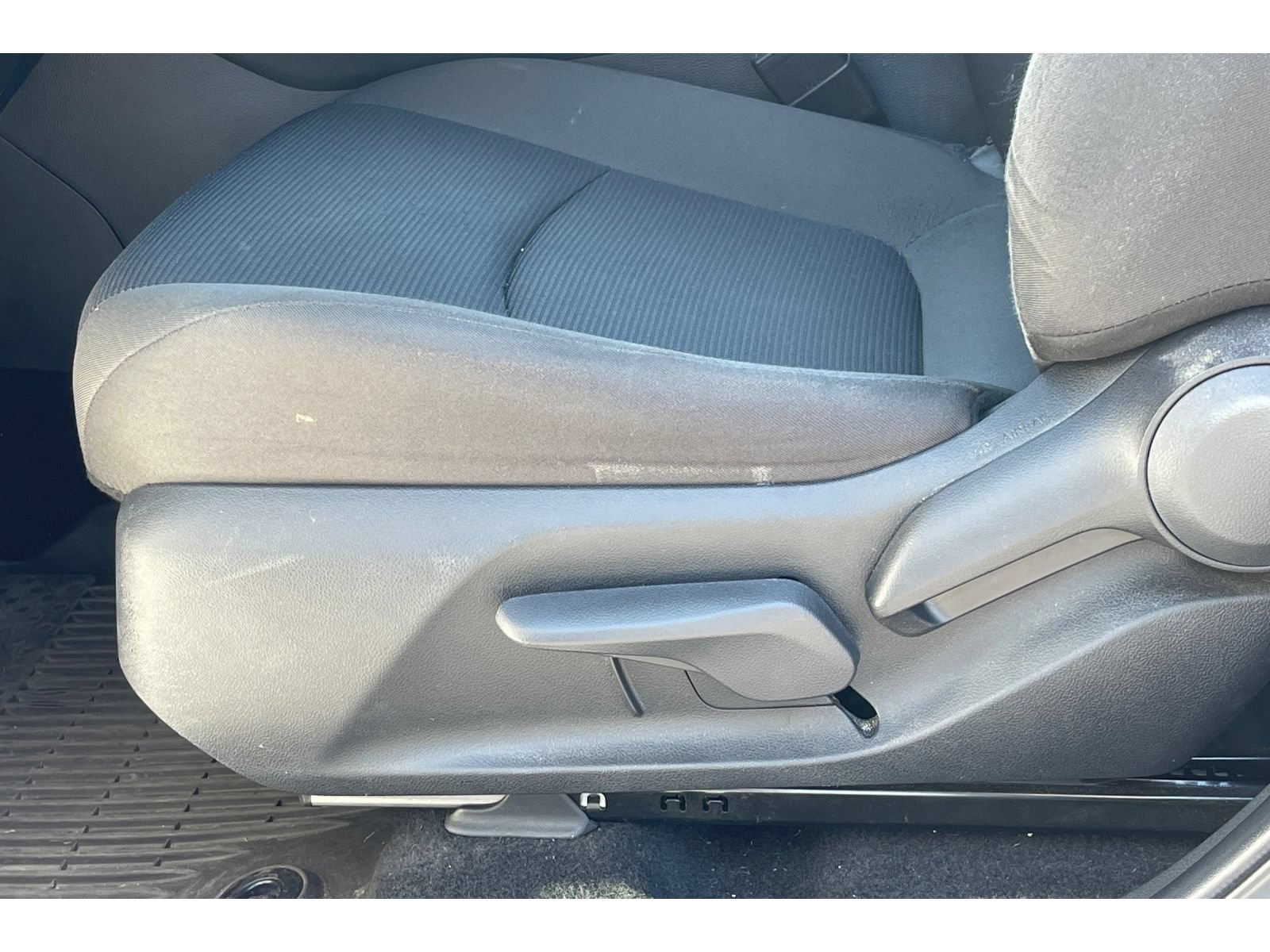 Used 2023 Toyota RAV4 LE AWD/4WD image 14
