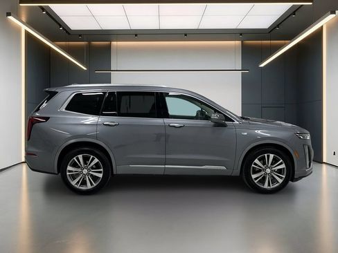 Used 2020 Cadillac XT6 Premium Luxury FWD image 7