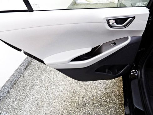 Used 2020 Hyundai Ioniq Blue FWD image 9