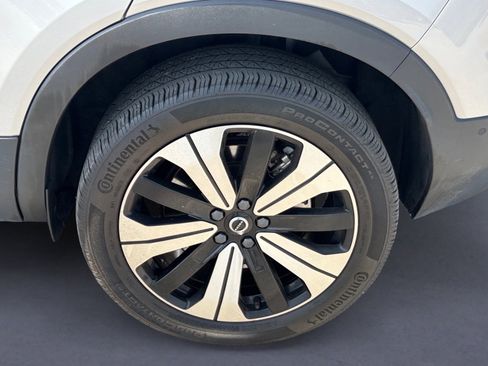 Used 2023 Volvo XC40 Recharge Plus image 11