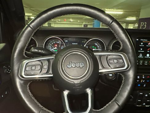 Used 2021 Jeep Wrangler Unlimited Sahara w/ Cold Weather Group image 27