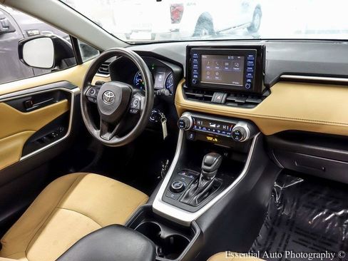 Used 2019 Toyota RAV4 LE image 25