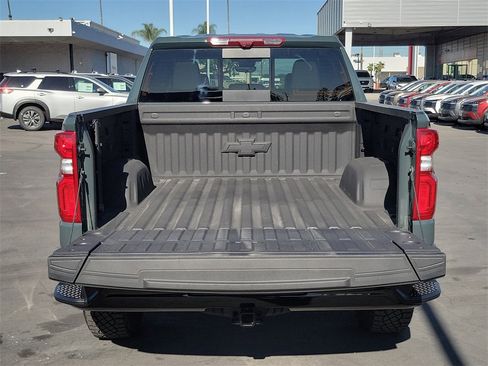 Used 2025 Chevrolet Silverado 1500 ZR2 w/ Technology Package image 28
