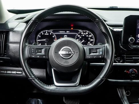 Used 2025 Nissan Pathfinder SV image 18