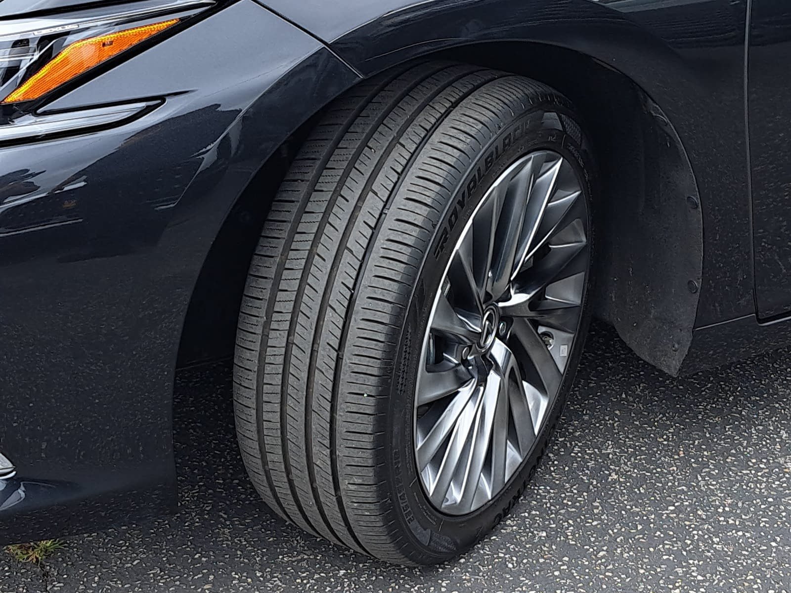 Used 2024 Lexus ES 300h w/ Accessory Package (Z1) FWD image 35