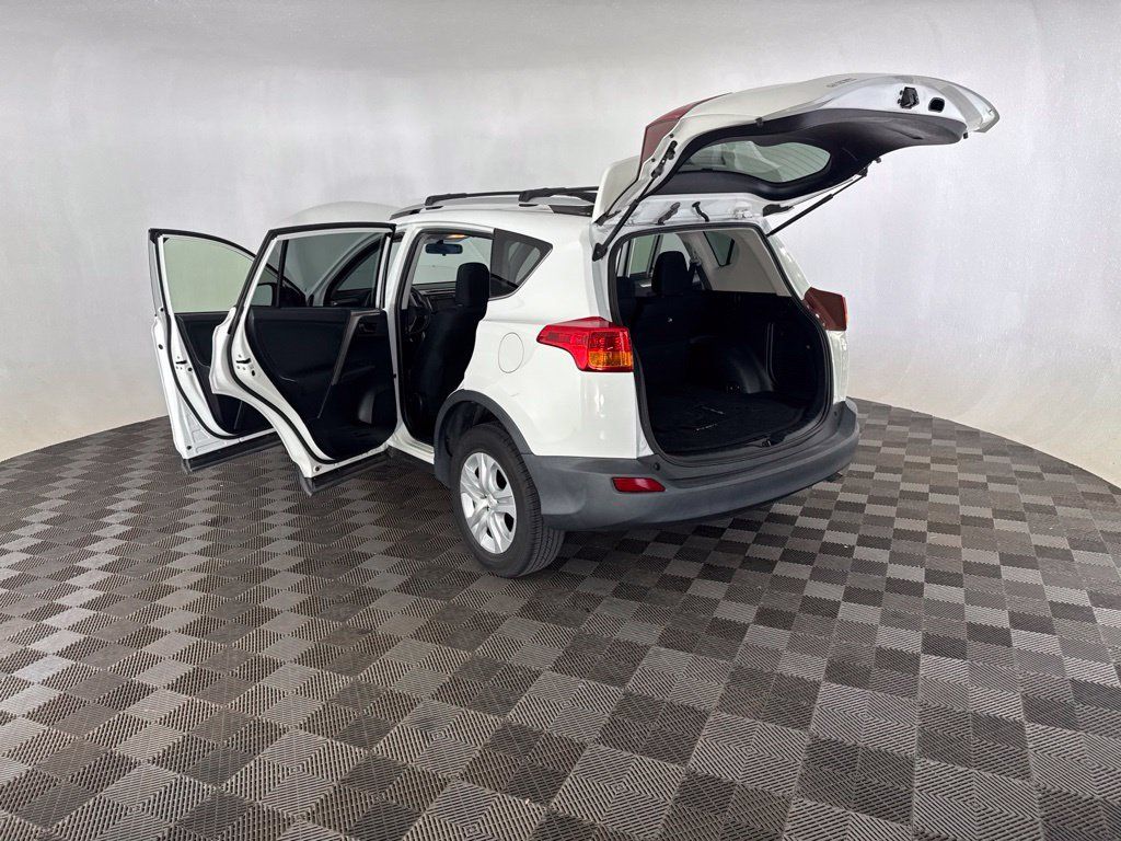 Used 2015 Toyota RAV4 LE AWD/4WD image 18