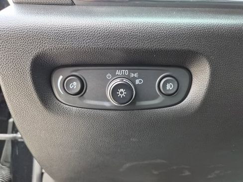 Used 2021 Chevrolet Traverse Premier FWD image 20