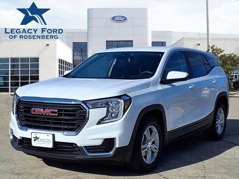 Used 2024 GMC Terrain SLE image 1