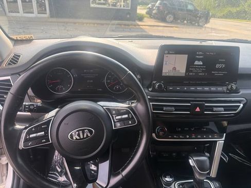 Used 2021 Kia Seltos SX w/ SX Sunroof Package AWD/4WD image 11