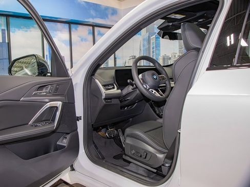 Used 2025 BMW X1 xDrive28i w/ Technology Package image 13