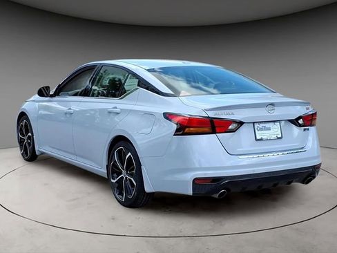 Used 2023 Nissan Altima 2.5 SR w/ SR Premium Package FWD image 3