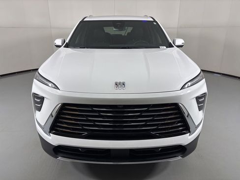 Used 2025 Buick Enclave Preferred image 3