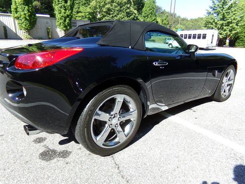 Used 2007 Pontiac Solstice Convertible w/ Premium Package RWD image 10