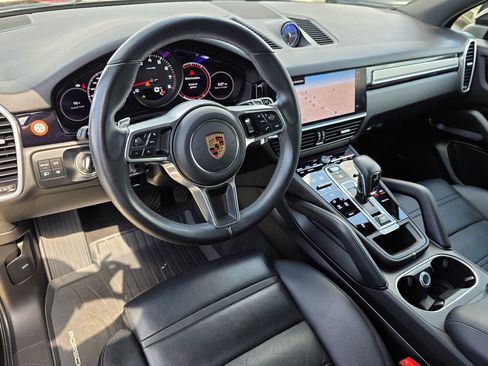 Used 2023 Porsche Cayenne Platinum Edition image 4