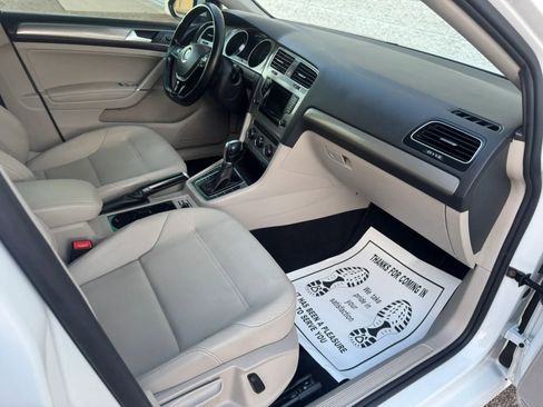 Used 2015 Volkswagen Golf TDI S image 12