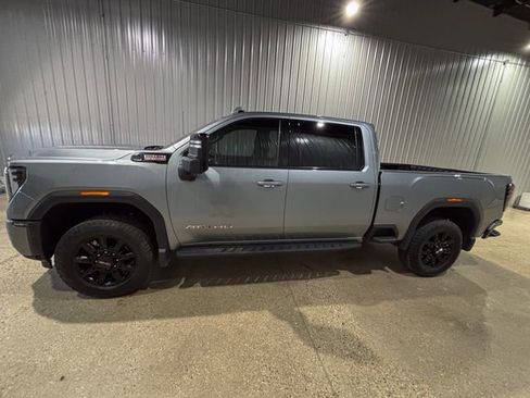 Used 2024 GMC Sierra 2500 AT4 w/ Technology Package AWD/4WD image 2