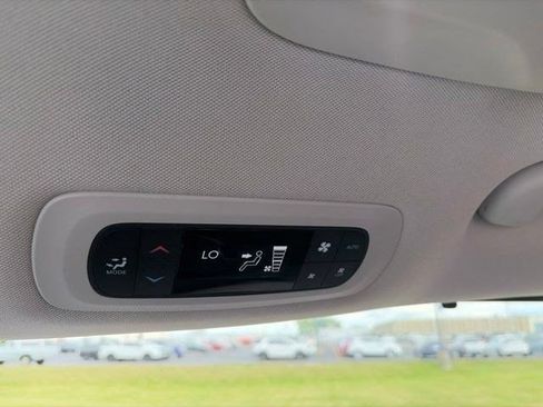 Used 2017 Chrysler Pacifica Touring-L FWD image 33