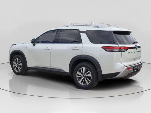 Used 2024 Nissan Pathfinder SL FWD image 5
