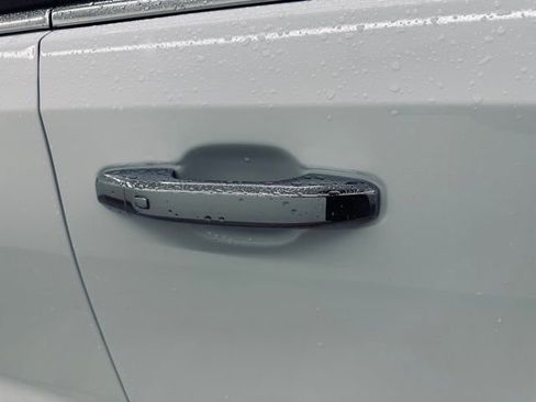 Used 2024 GMC Sierra 1500 SLT image 8