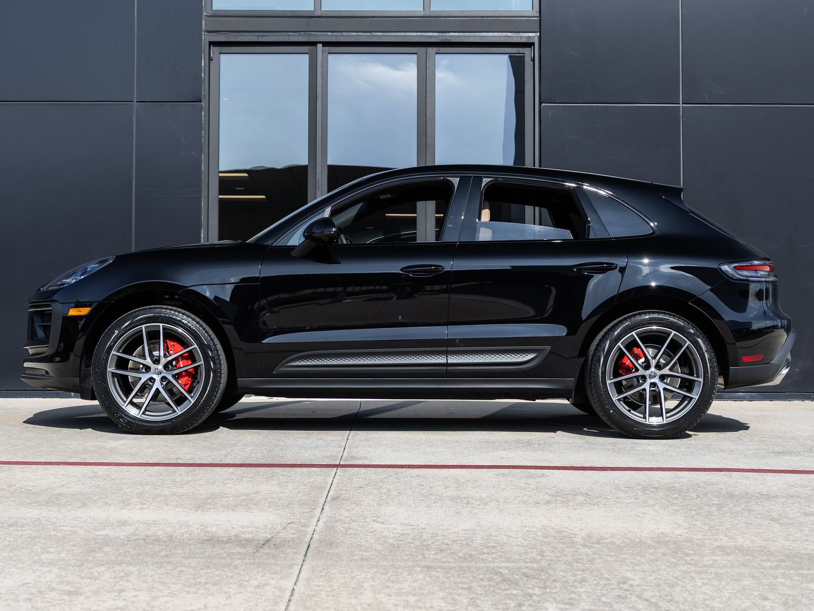 Certified 2026 Porsche Macan S AWD/4WD image 2