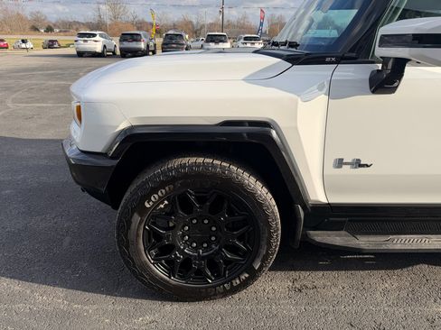 Used 2025 GMC Hummer EV 2X w/ LPO, Cargo Utility Package image 13