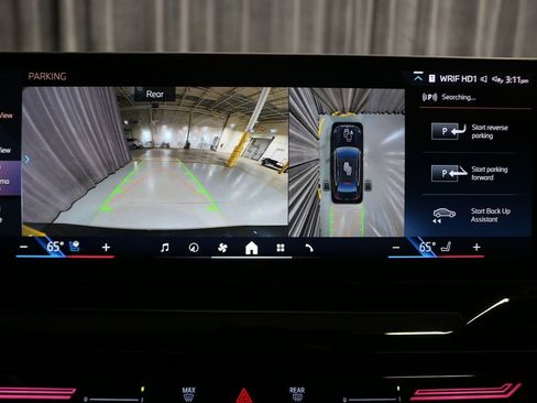 Used 2025 BMW 530i xDrive w/ Premium Package image 22