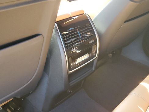 Used 2022 BMW X6 xDrive40i w/ Executive Package image 27