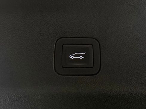 Used 2025 Chevrolet Suburban Premier RWD image 31