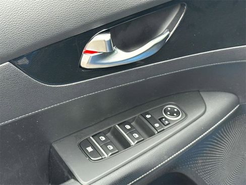 Used 2023 Kia Forte GT-Line image 25