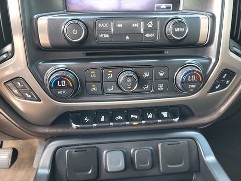 Used 2018 GMC Sierra 2500 Denali w/ Duramax Plus Package AWD/4WD image 17