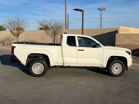 Used 2024 Toyota Tacoma SR image 5