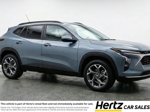 Used 2025 Chevrolet Trax LT w/ LT Convenience Package FWD image 1