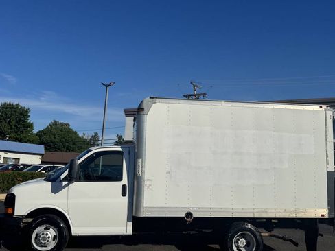 Used 2010 Chevrolet Express 3500 RWD image 5