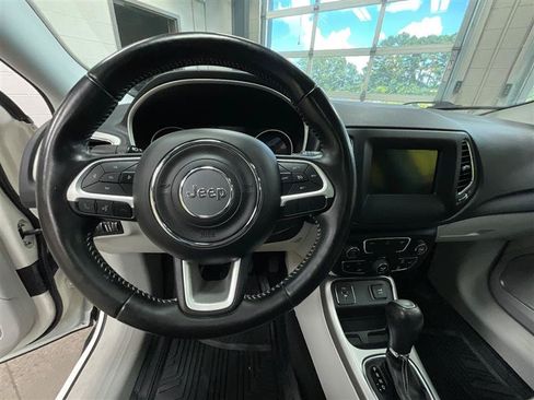 Used 2020 Jeep Compass Latitude FWD image 15