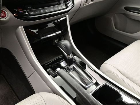 Used 2017 Honda Accord EX-L image 11