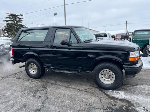 Used 1995 Ford Bronco XLT AWD/4WD image 3