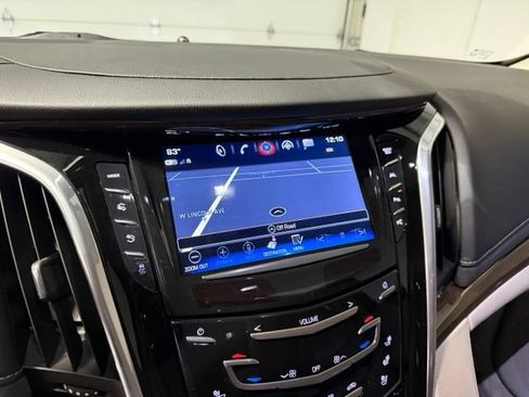 Used 2020 Cadillac Escalade Premium Luxury w/ LPO, Radiant Package AWD/4WD image 22