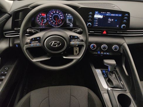 Used 2023 Hyundai Elantra SE image 22