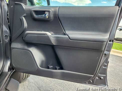 Used 2022 Toyota Tacoma TRD Sport AWD/4WD image 19